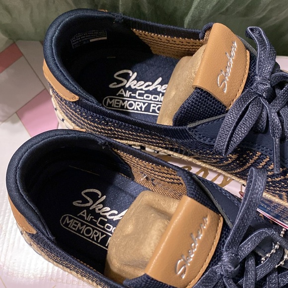 8.5 SKECHERS STRETCH FIT , MEMORY FOAM MACHINE WASHABLE - Picture 10 of 11